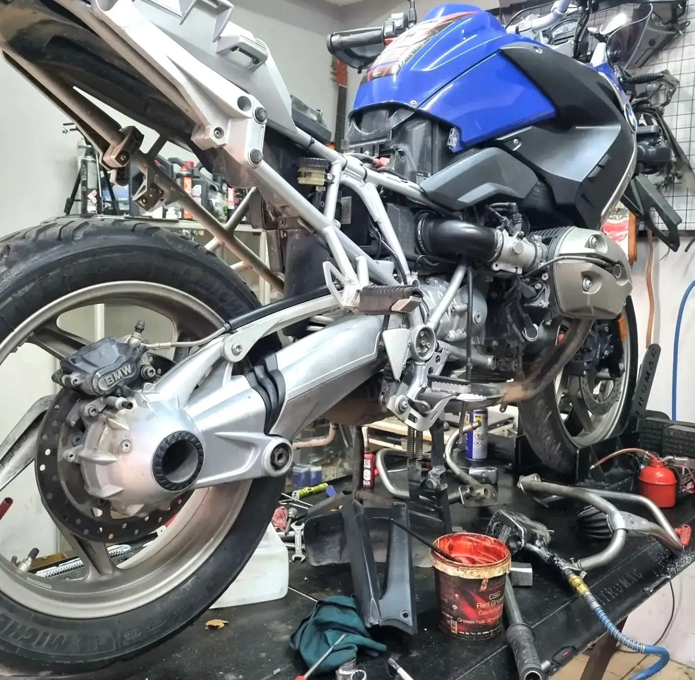 BMW Paralever arka süspansiyon ve jant grubu